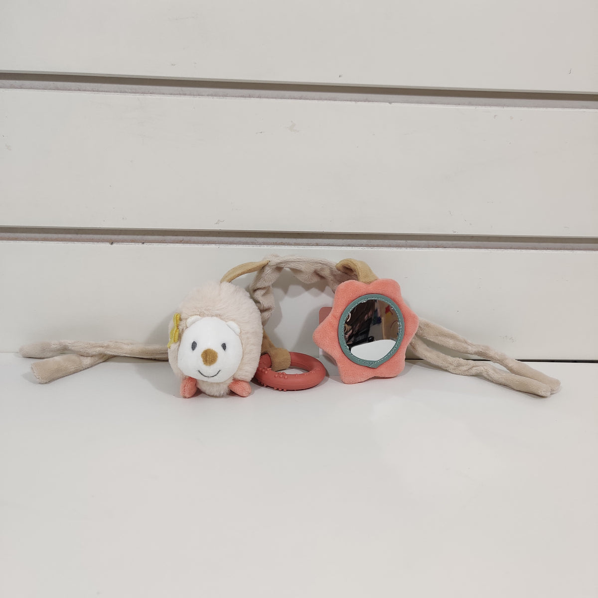 Peluches d'activités à suspendre Zoé le hérisson