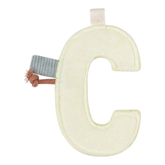 Lettre en tissu C