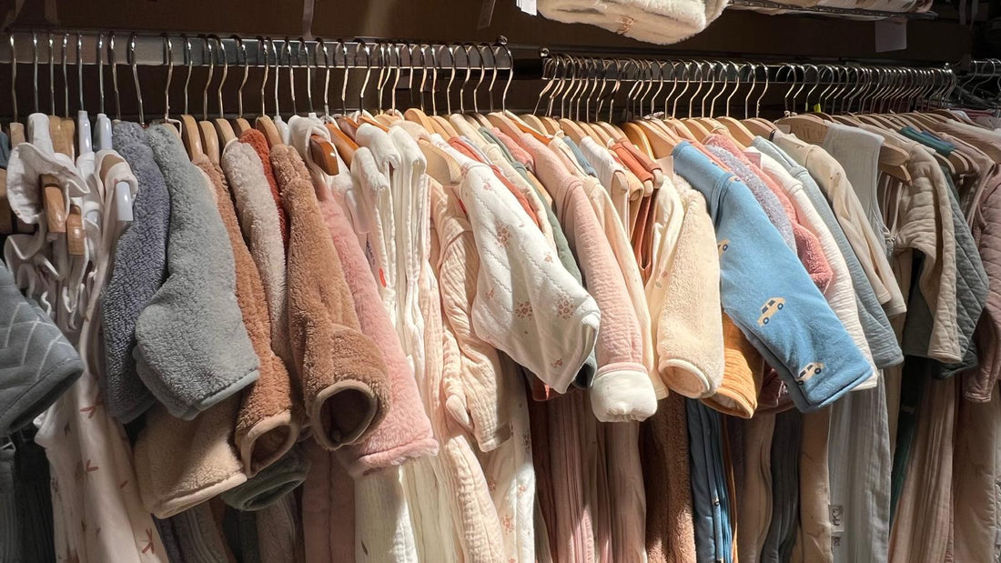 Neuf ou seconde main pour bébé : comment choisir sans culpabiliser