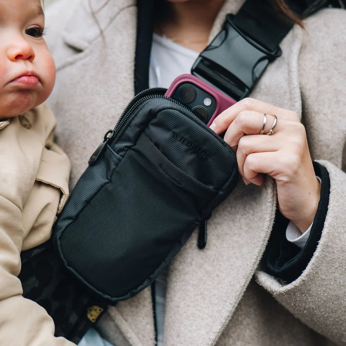 Sac range téléphone pour porte-bébé